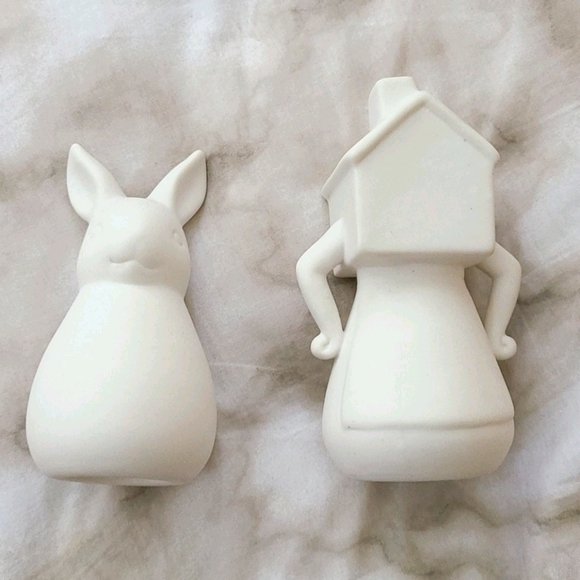 Alice in Wonderland Salt and Pepper Shakers - Picture 1 of 3